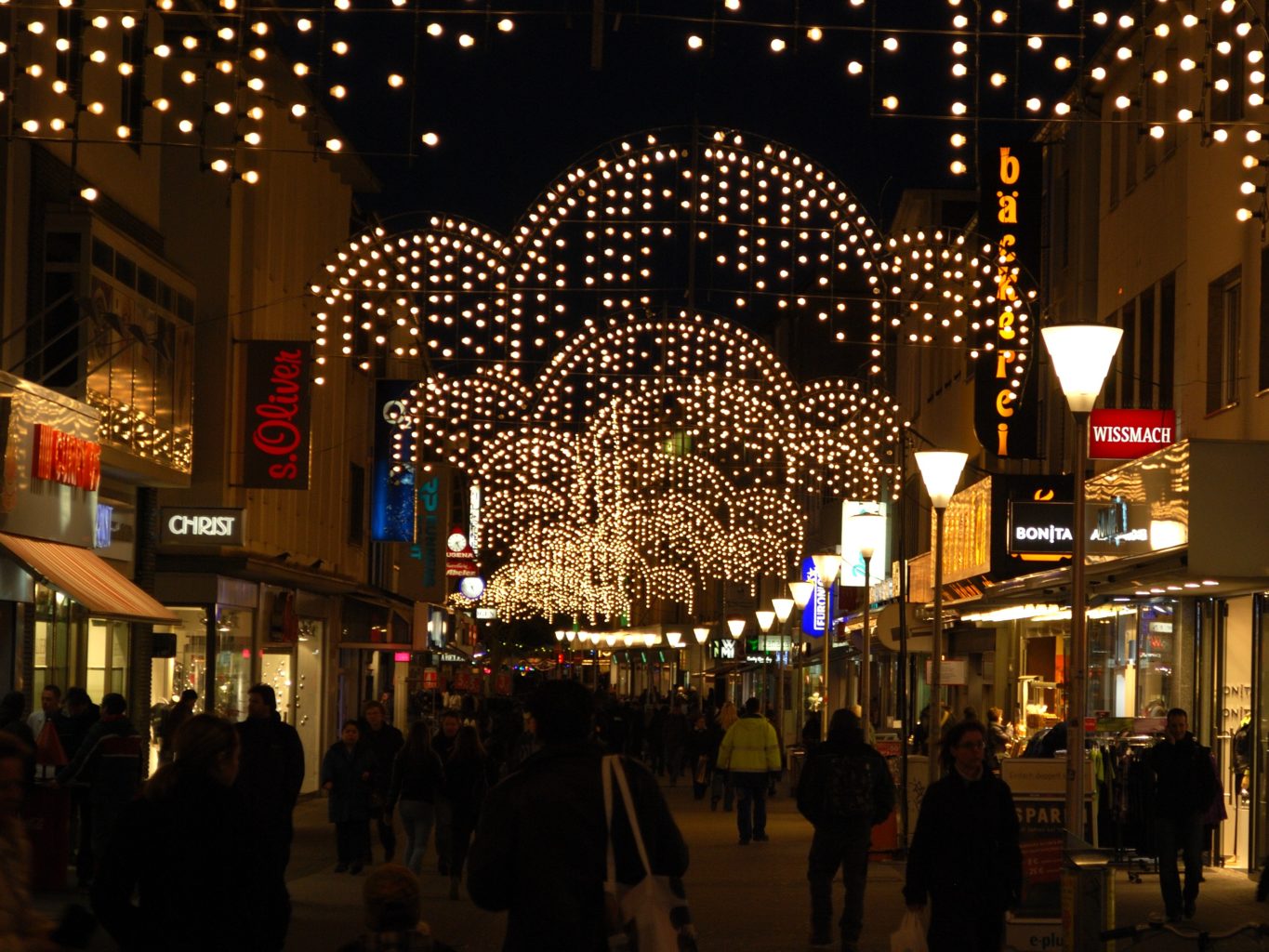 Weihnachtsbeleuchtung in der Wirtelstraße