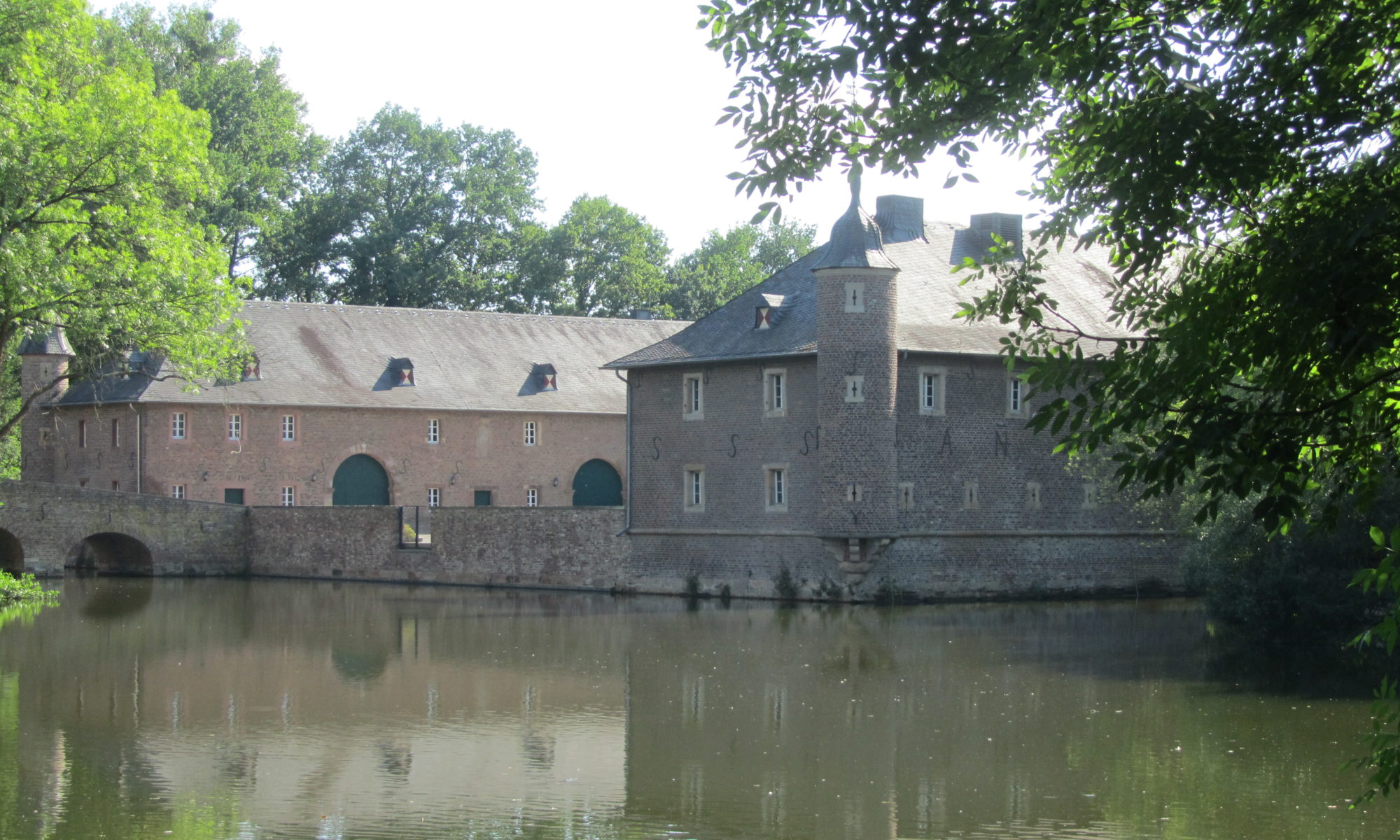 Schloss Burgau mit Weiher