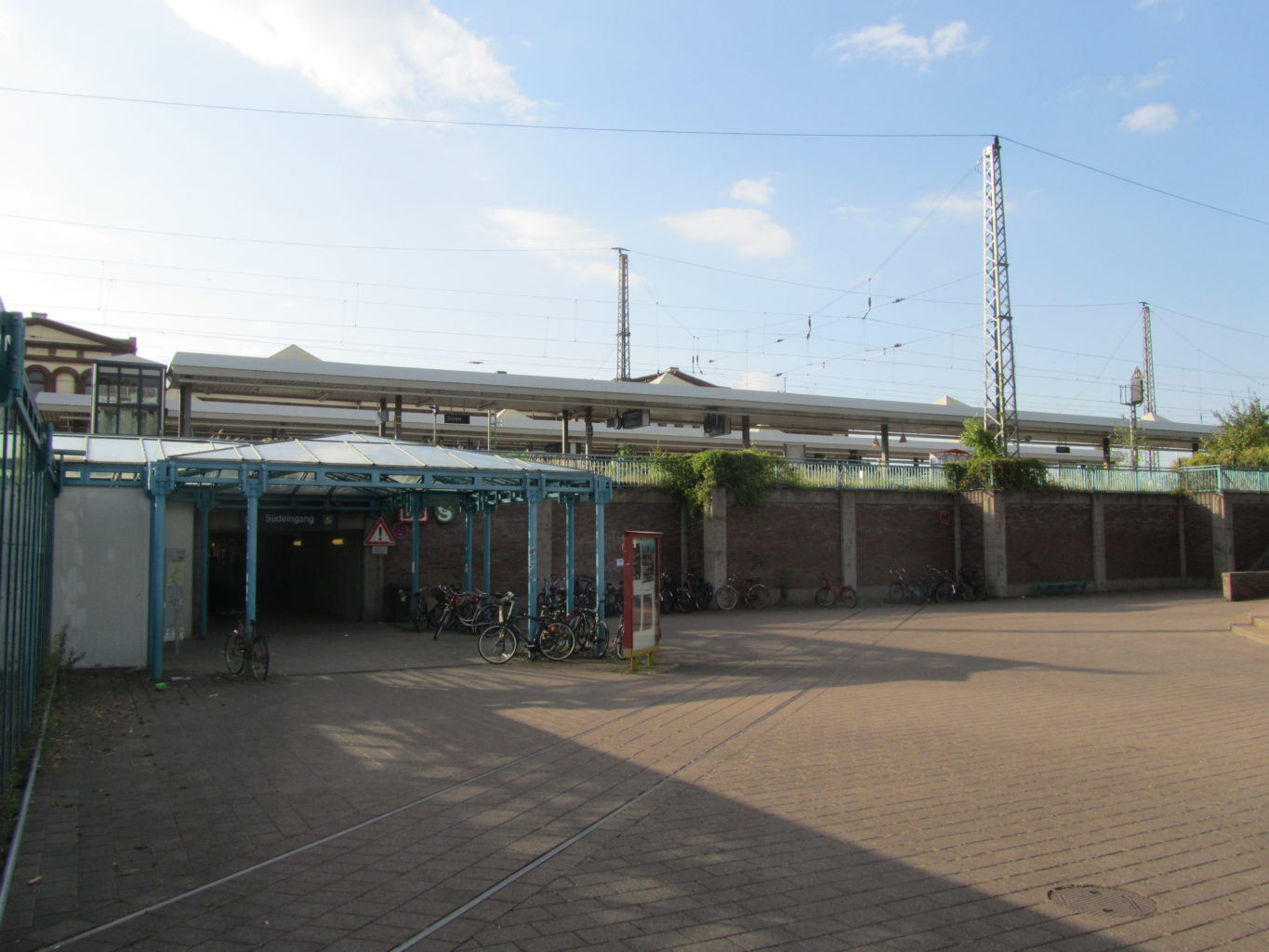 Südeingang des Dürener Bahnhofs
