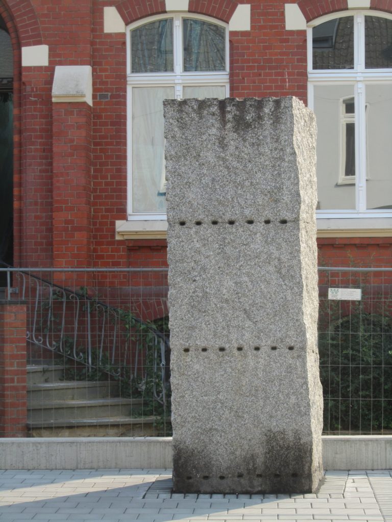 Rückriem-Stele in Birkesdorf