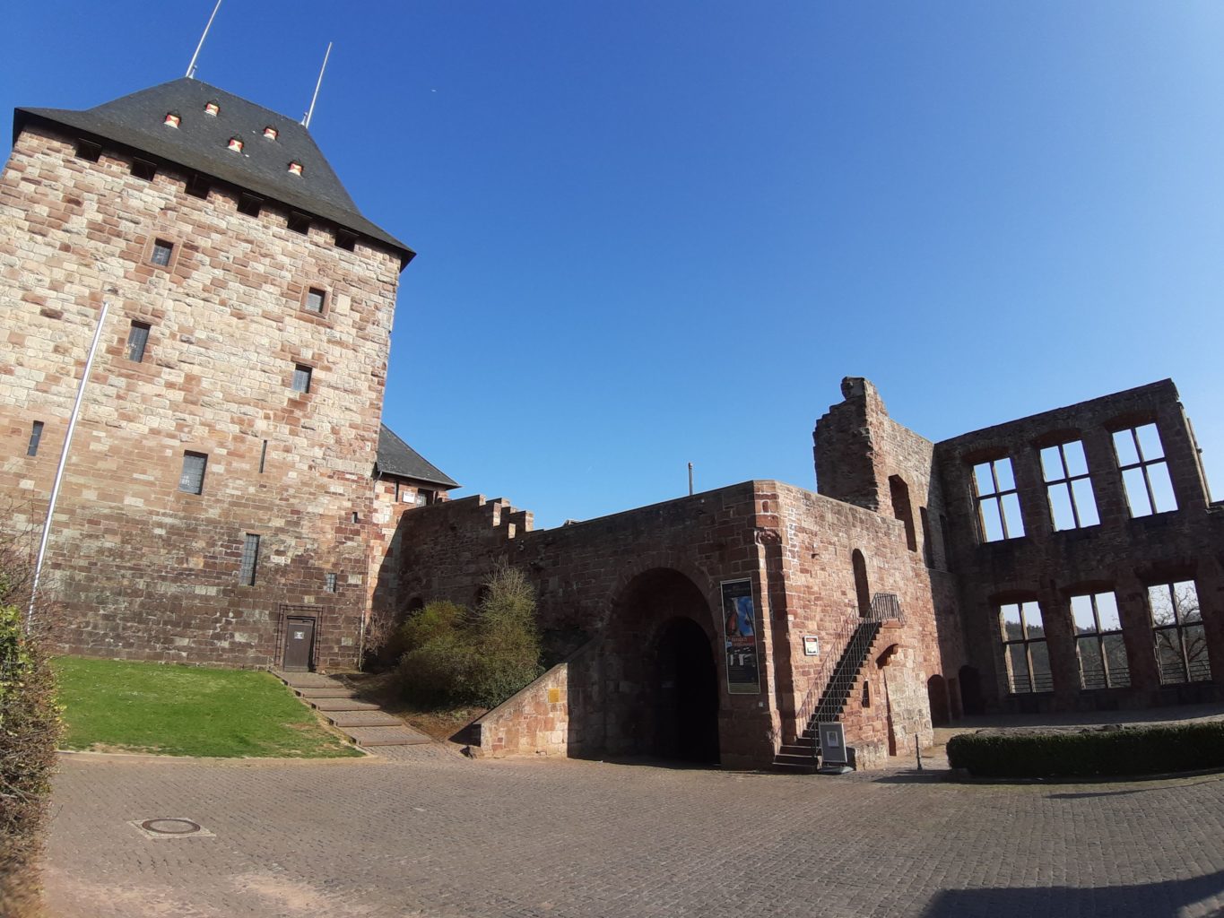 Innenhof der Burg Nideggen