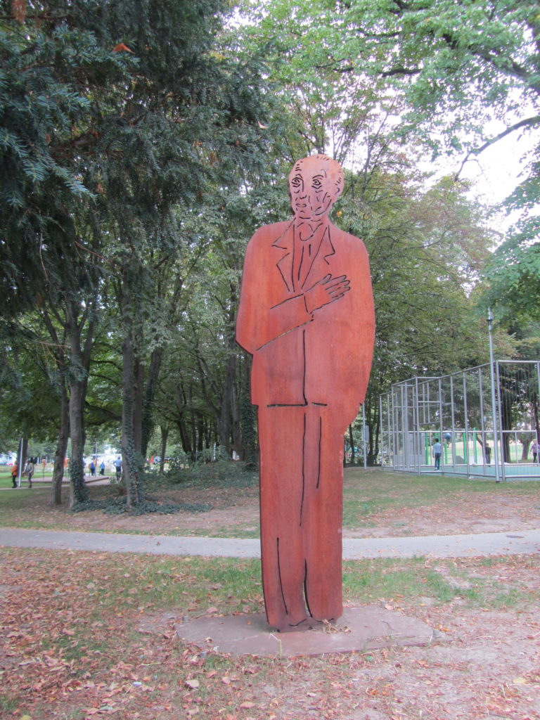 Adenauer-Park Adenauer-Statue