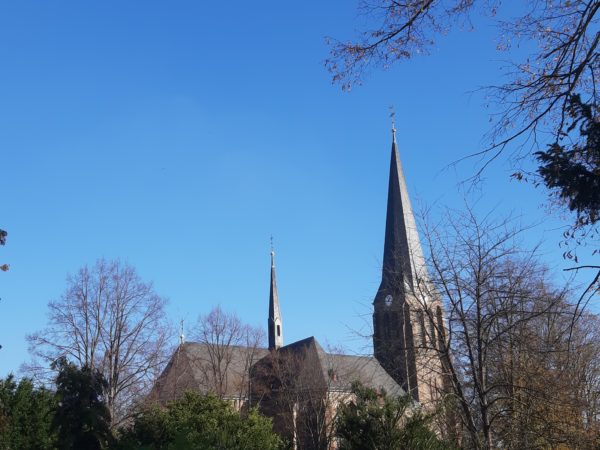 Grabes- und Auferstehungskirche Ansicht vom Friedhof