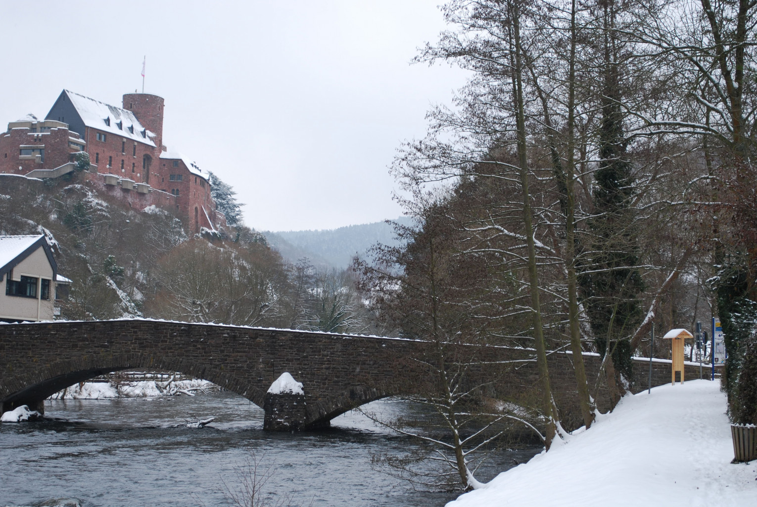 Rurbrücke Heimbach im Winter