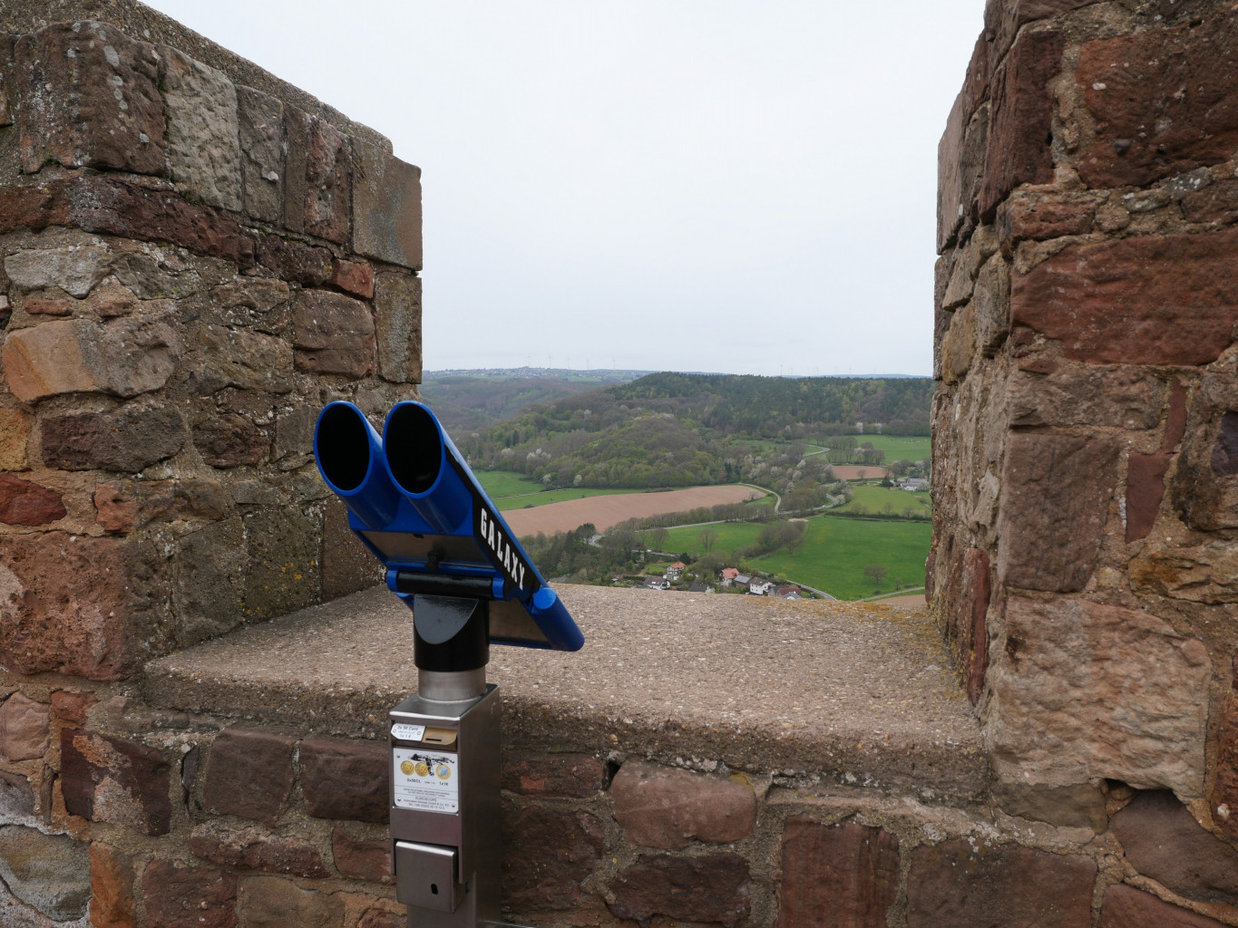 Fernrohr auf dem Turm der Burg Nideggen