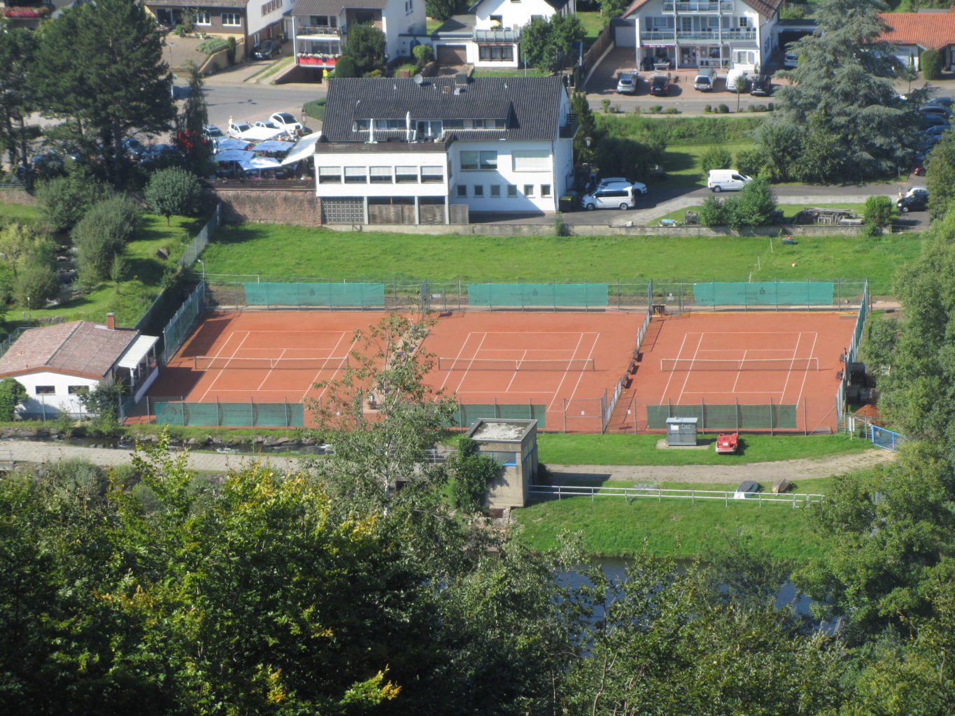 Tennisplatz Obermaubach Blick von oben