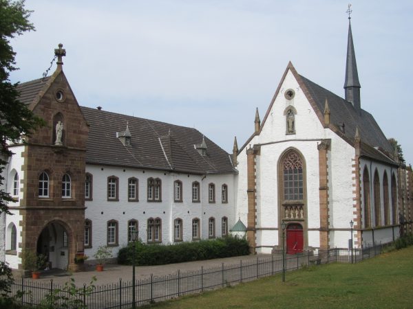 Abtei Mariawald Kirche und Gästehaus