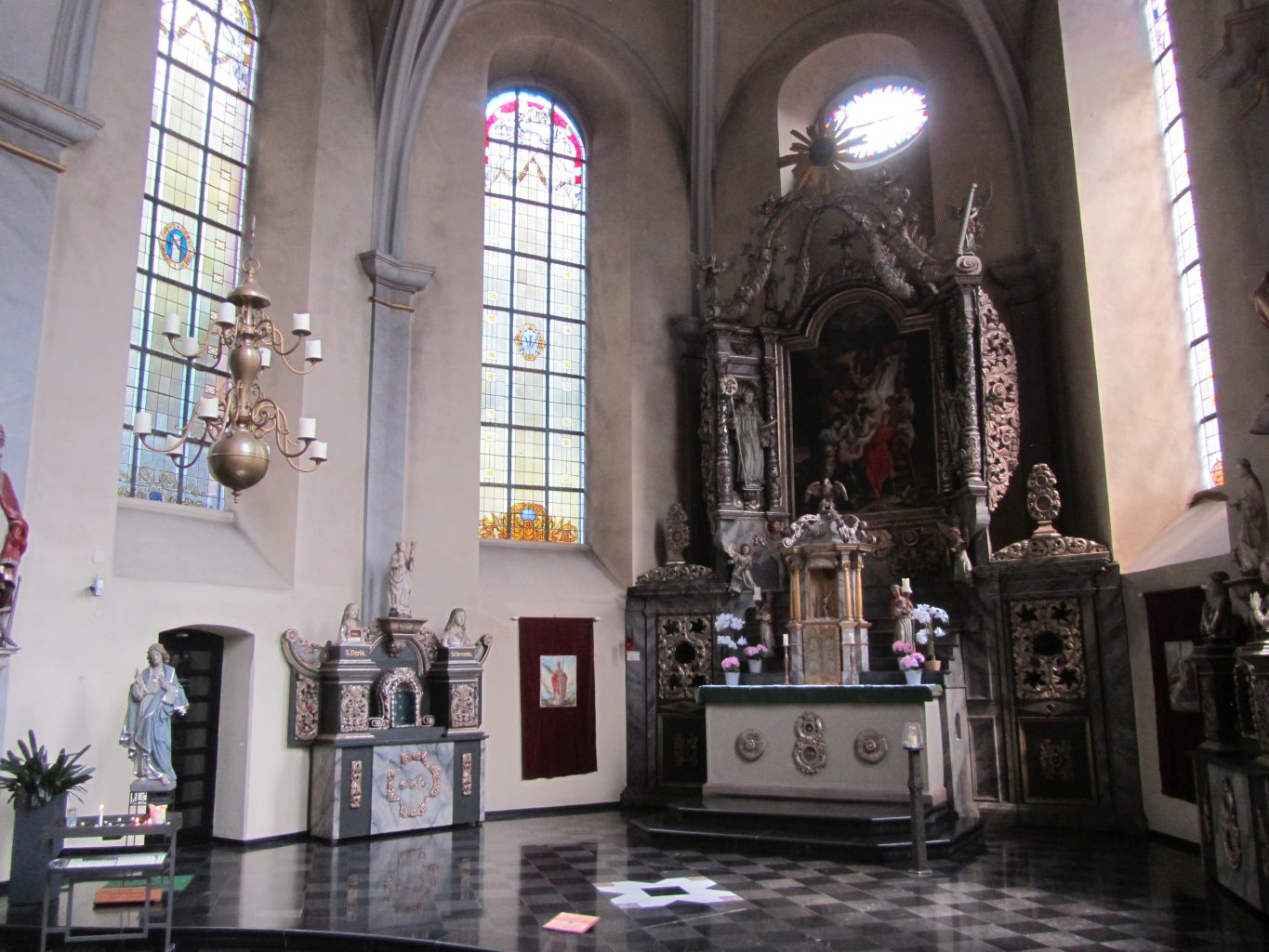 Kirche St. Clemens Heimbach Altarraum