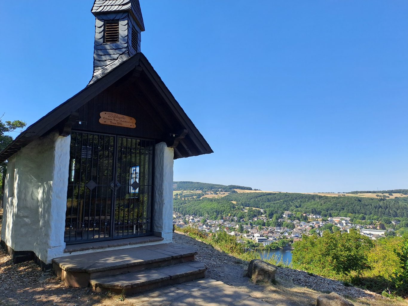 Waldkapelle Obermaubach und Ausblick