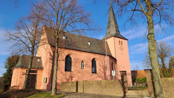 Kirche St. Mariä Himmelfahrt Disternich